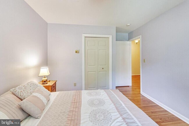 Building Photo - 806 Hope Ct