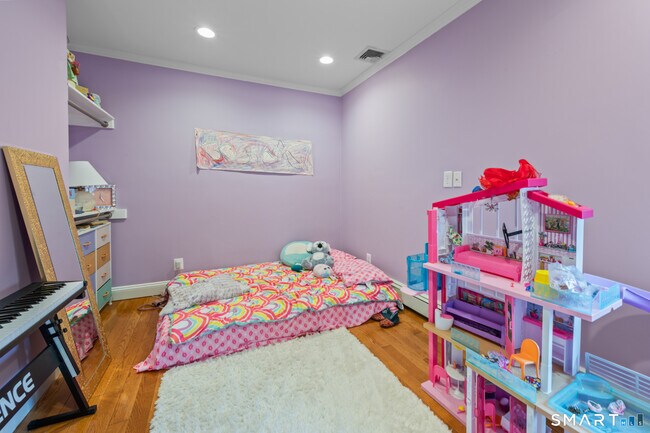 Building Photo - 297 South Rd