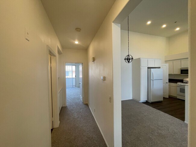 Building Photo - 2 Bedroom 2 Bath, Upper Unit Condo in the ...