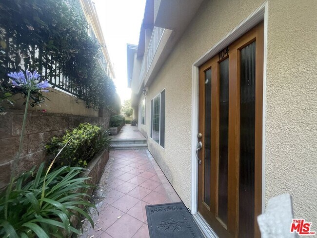 Building Photo - 2315 Mira Vista Ave