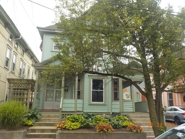 Building Photo - 118 Dell St