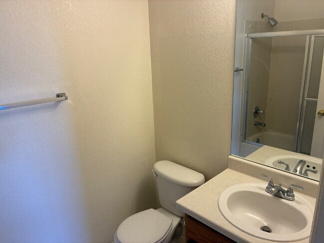 Building Photo - Very Nice 2 Bedroom, 2 1/2 Bath Townhome in Quail Run! Community Pool & Tennis Courts! Minutes To...