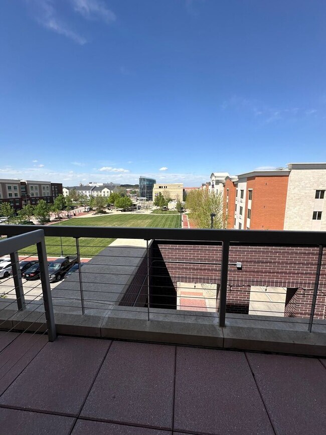 Building Photo - Blue Earth Place-One Bedroom available