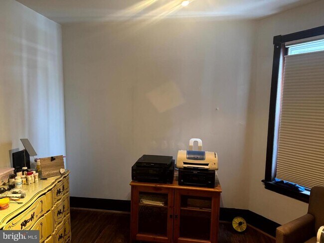 Building Photo - 5707 Lansdowne Ave