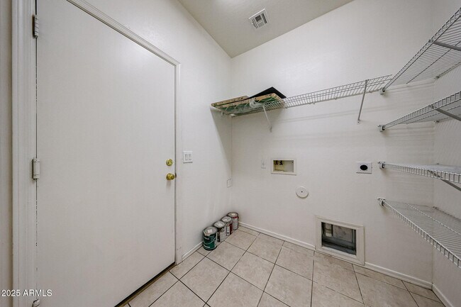 Building Photo - 44115 Askew Dr