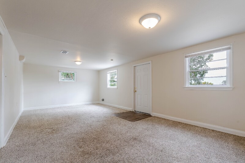 Building Photo - 2503 Glen View Ave