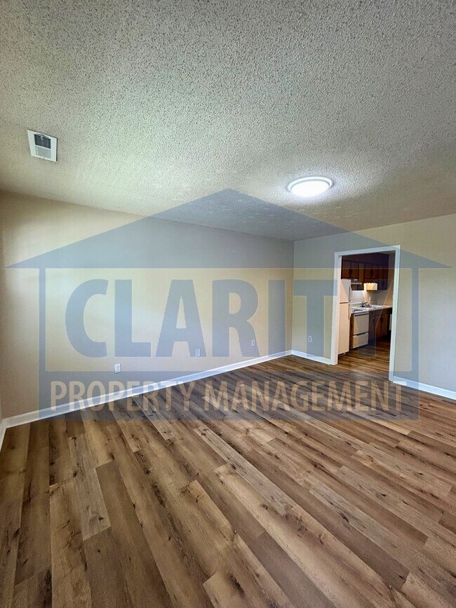 Building Photo - 3038/3040 Blue Springs Rd