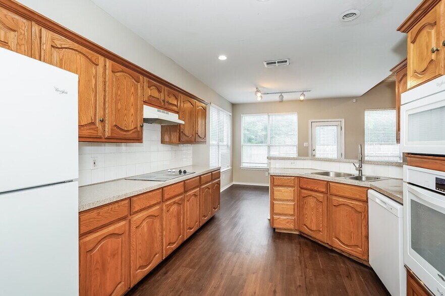 Building Photo - 6013 Portridge Dr
