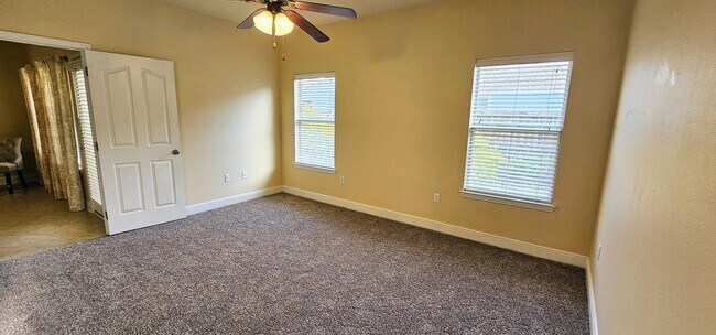 Building Photo - 181 Water Oaks Loop