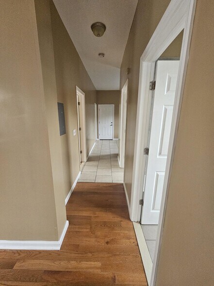 Hallway - 31 Stuyvesant Ave