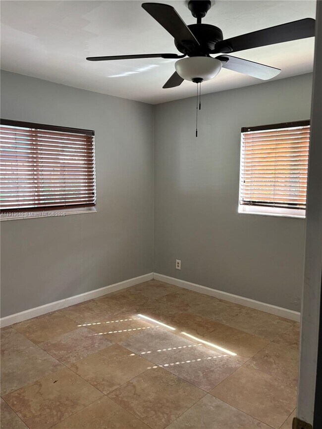 Building Photo - 2002 NE 43rd St