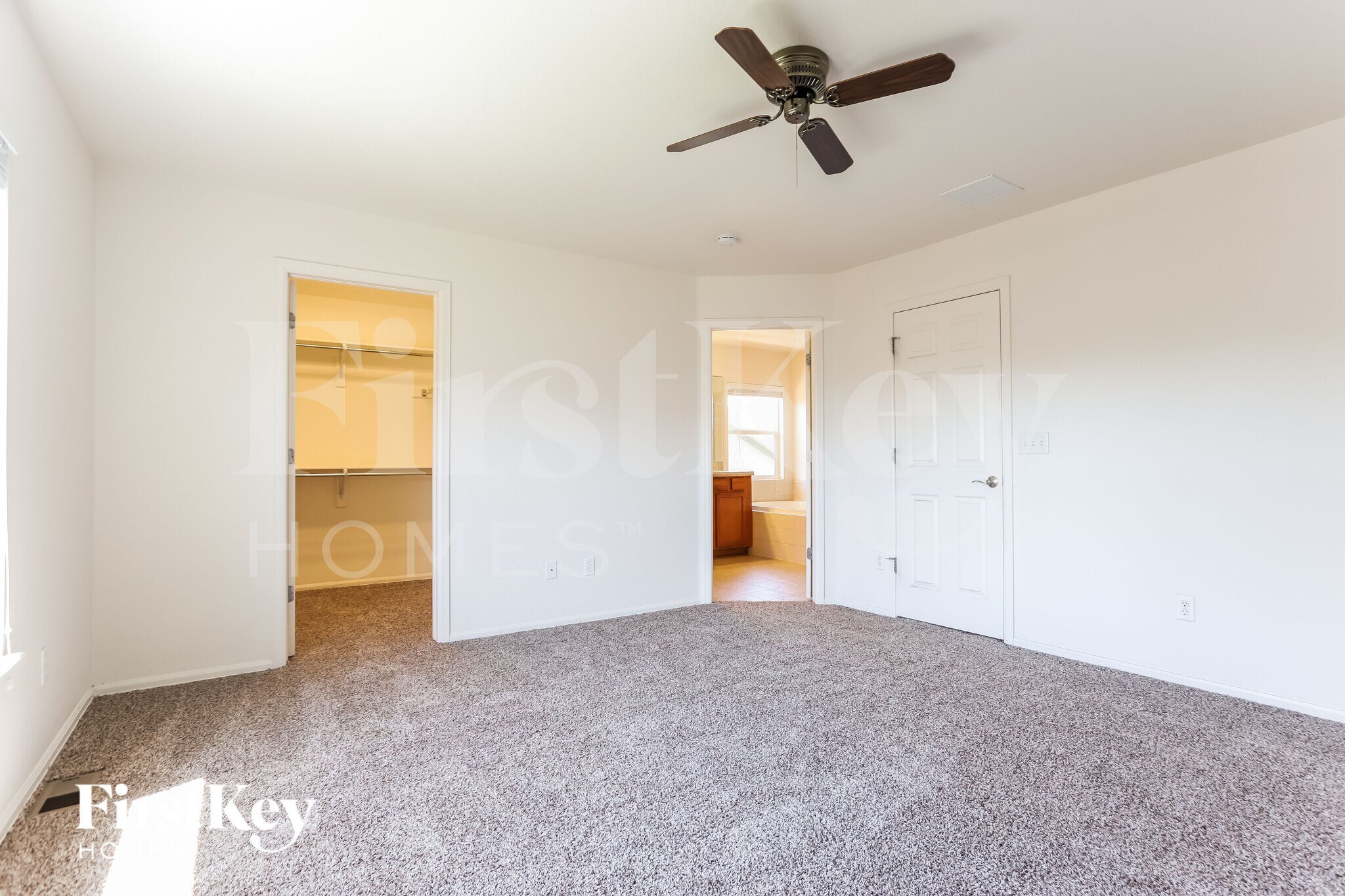 Building Photo - 25028 E Canal Pl