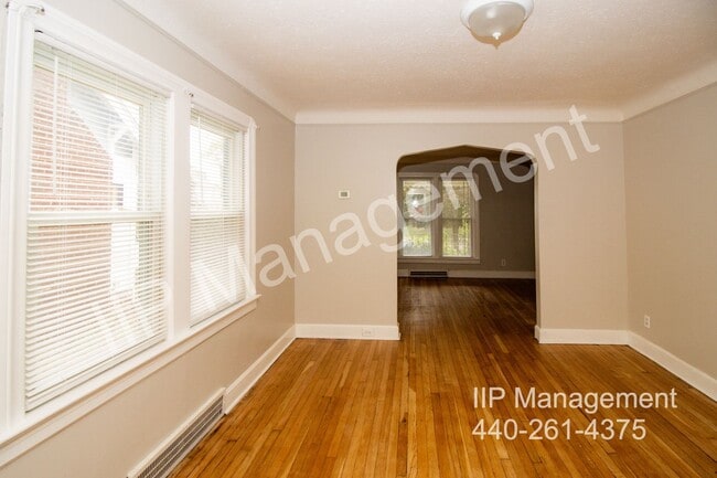 Building Photo - 340 E 197th St