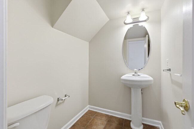 Building Photo - Lovely 3 BR/2.5 BA Townhome in Camp Springs!