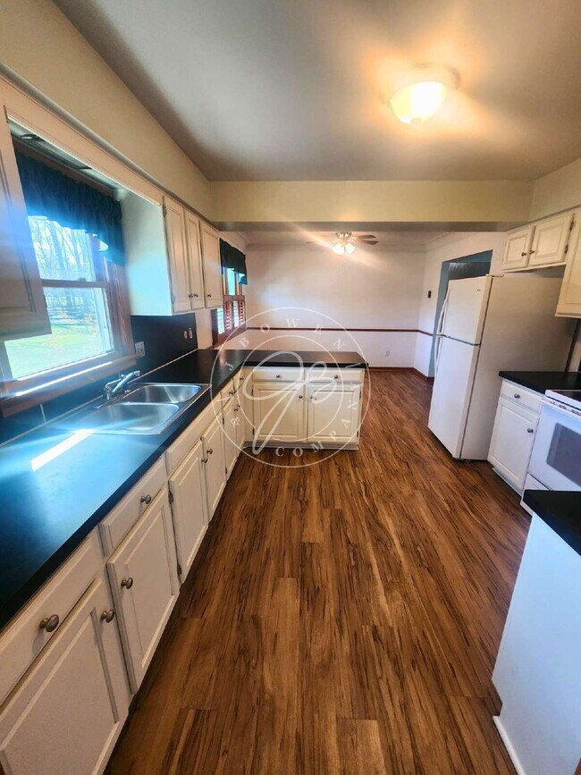 Building Photo - Sylvania Schools! Charming 3-Bedroom Ranch with Attached Garage & First-Floor Laundry