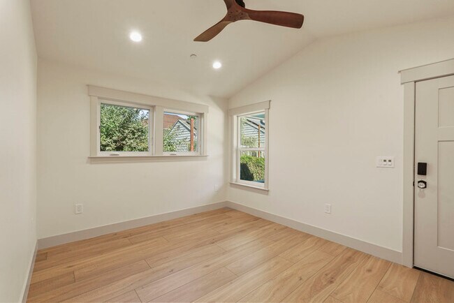 Building Photo - Beautiful 2 bedroom 1 bathroom New Build Close to UC Davis and McGeorge Law School