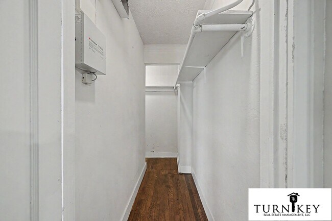 Building Photo - Spacious 2BR/2BA on the Bricks — Walk to Lucile's & the Cultural District