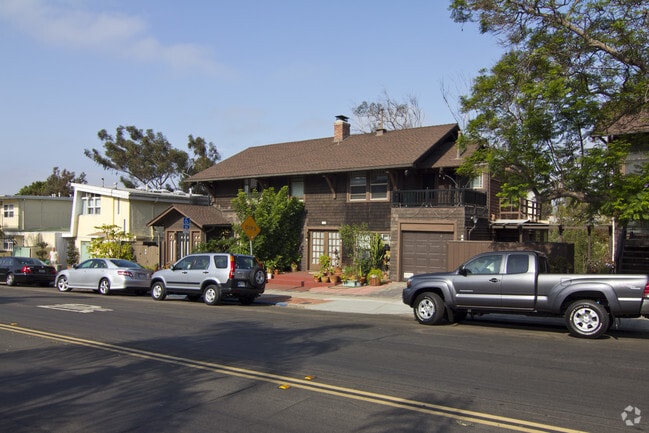 Primary Photo - Canyon Apartments