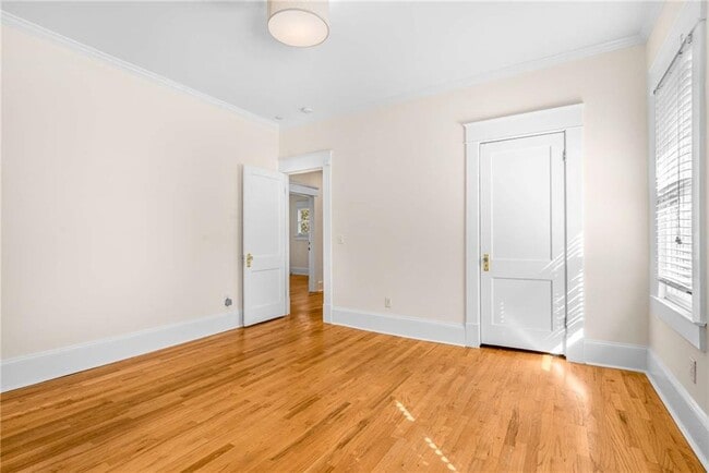 Building Photo - 288 Augusta Ave SE