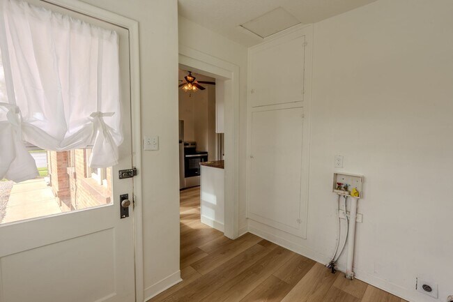 Building Photo - Brown Duplex