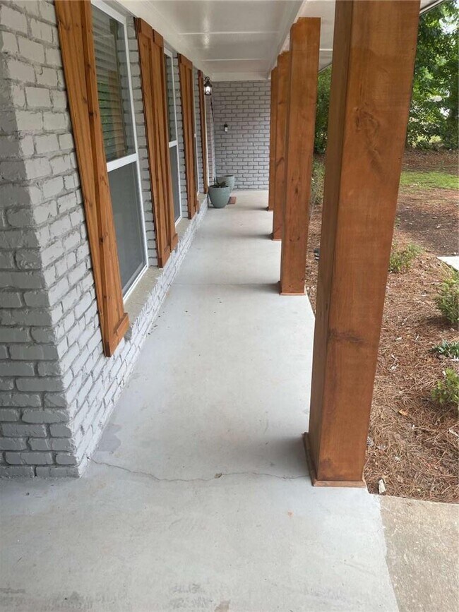 Building Photo - 2271 Columbia Dr