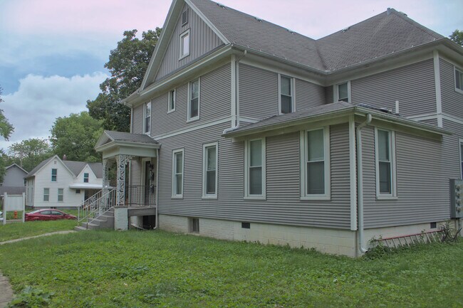 Building Photo - 311 W Columbia Ave