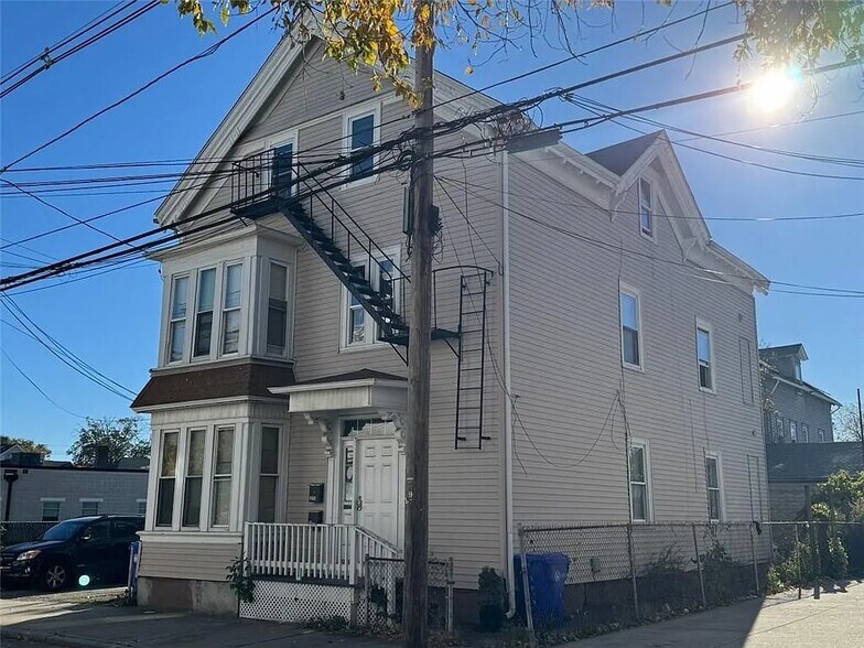 Building Photo - 508 Chalkstone Ave