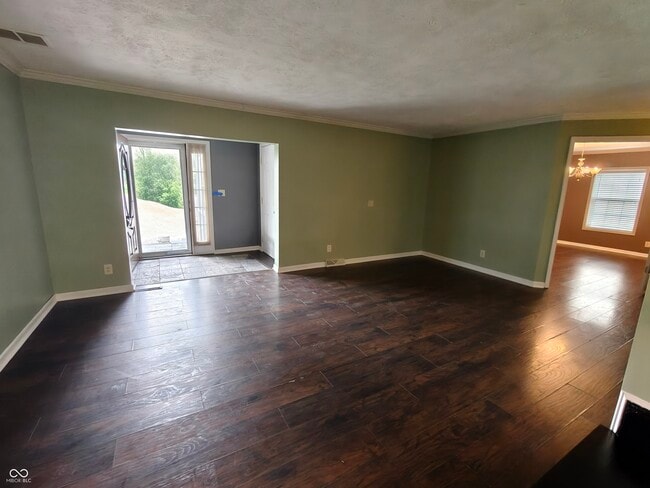 Building Photo - 802 Fern Dr