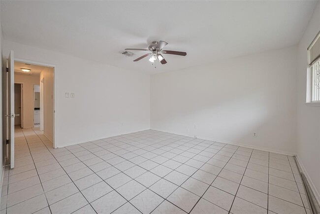 Building Photo - 12111 Pompano Ln