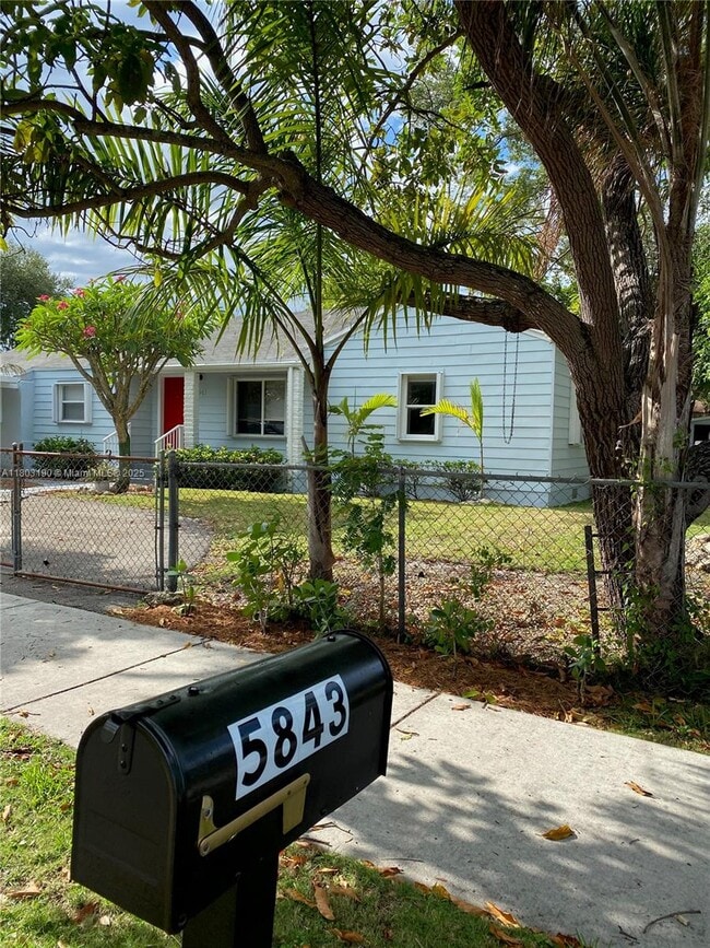 Building Photo - 5843 SW 62nd St