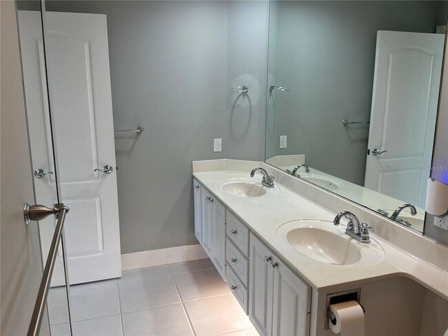 Building Photo - 5796 Ivrea Dr