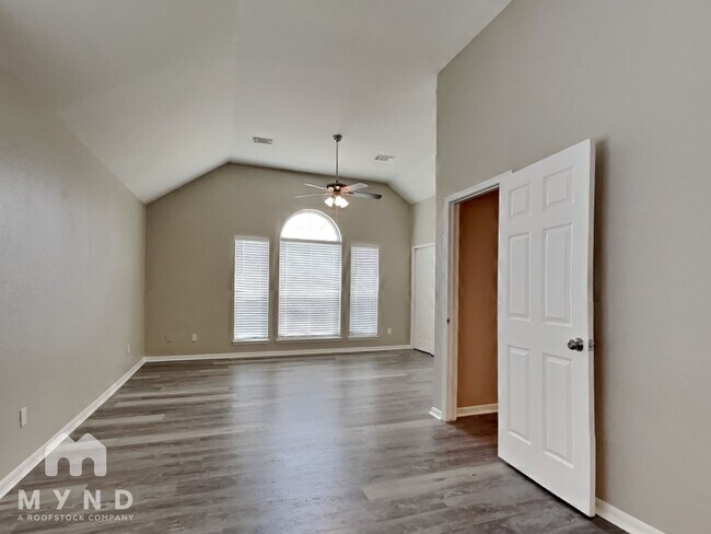 Building Photo - 4334 Egret Dr