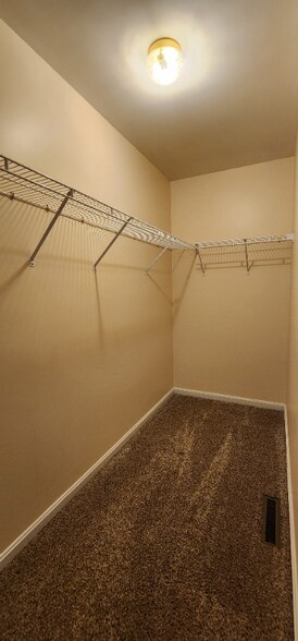 Building Photo - 1250 Hunters Ridge Dr