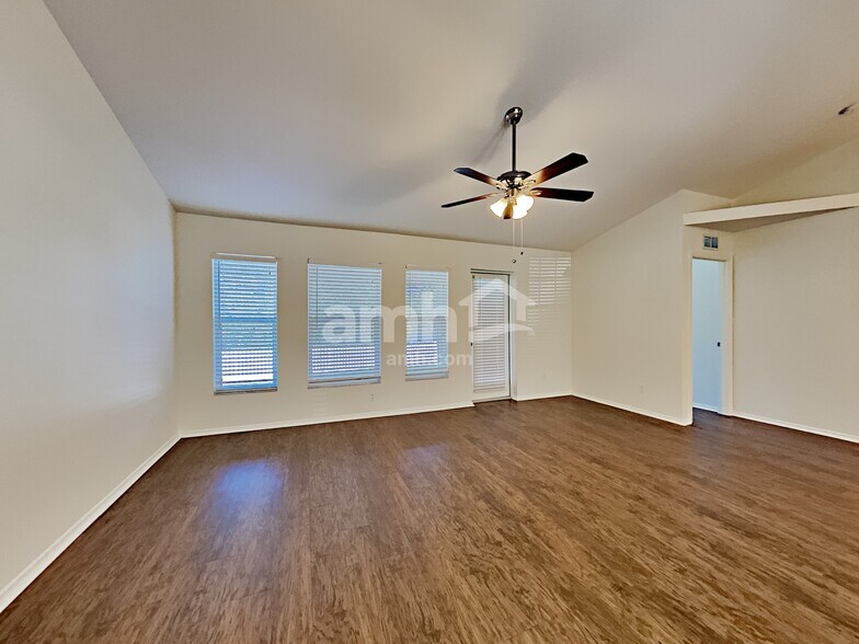 Building Photo - 312 116th St E