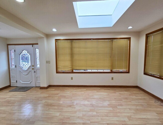 Building Photo - 911 80th St