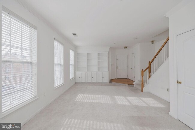 Building Photo - 5108 English Terrace