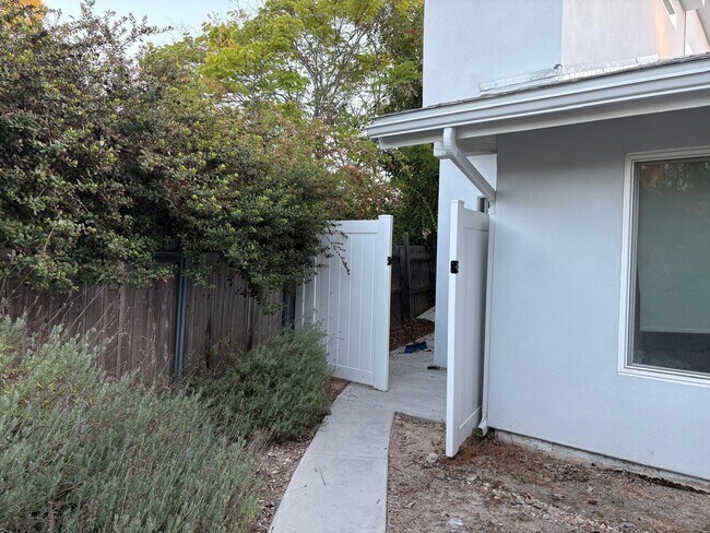 Building Photo - 11767 Treeview Pl