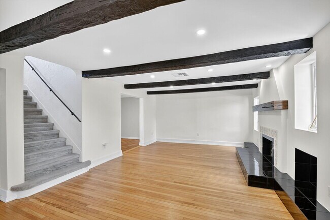 Building Photo - 322 Cornell Dr