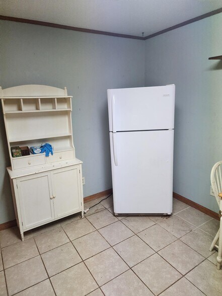 Building Photo - 694 Mountain View Dr