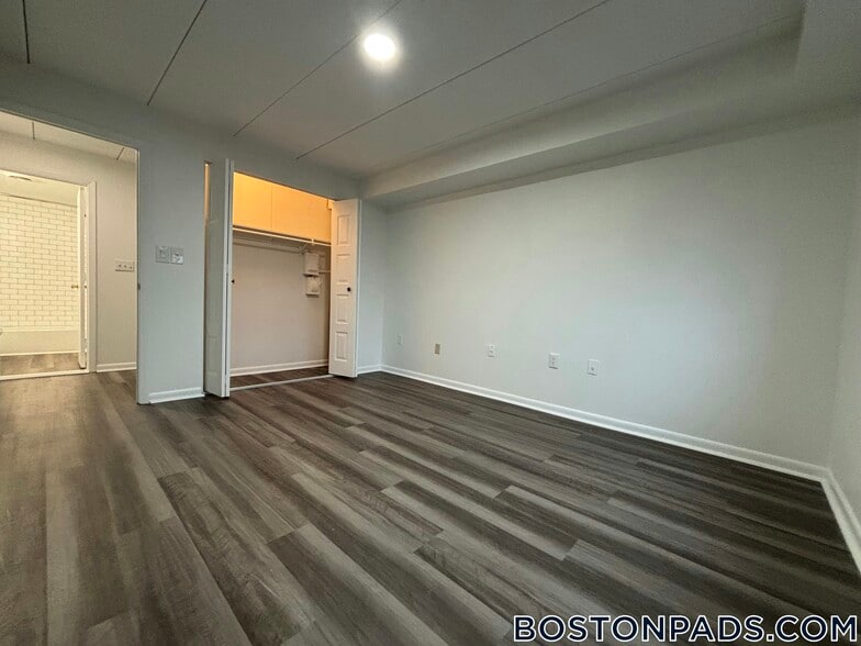 Building Photo - 51 Hill Rd