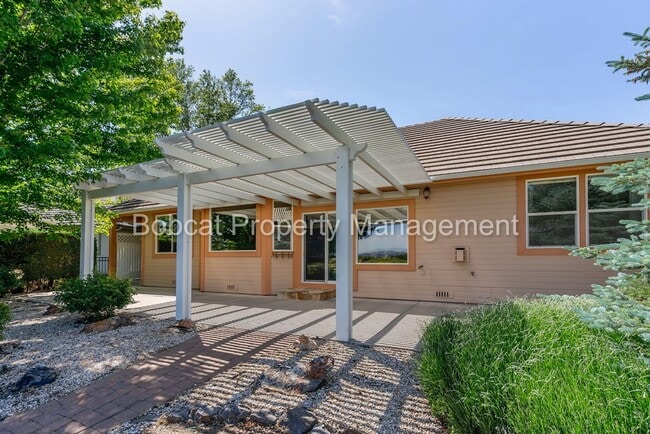 Building Photo - Genoa Lake Golf Club Home | Immaculately M...