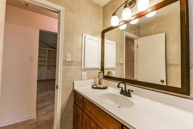Building Photo - 22314 Rangeview Dr