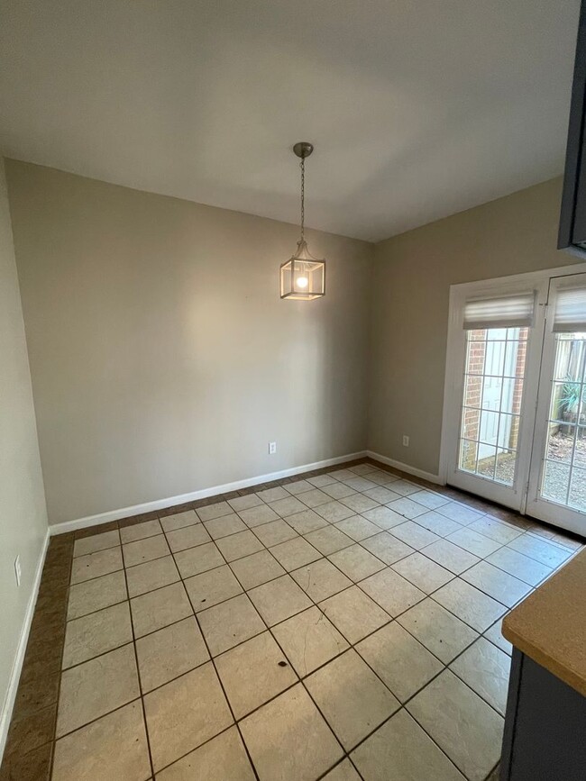 Building Photo - 515 Lakebrink Ct