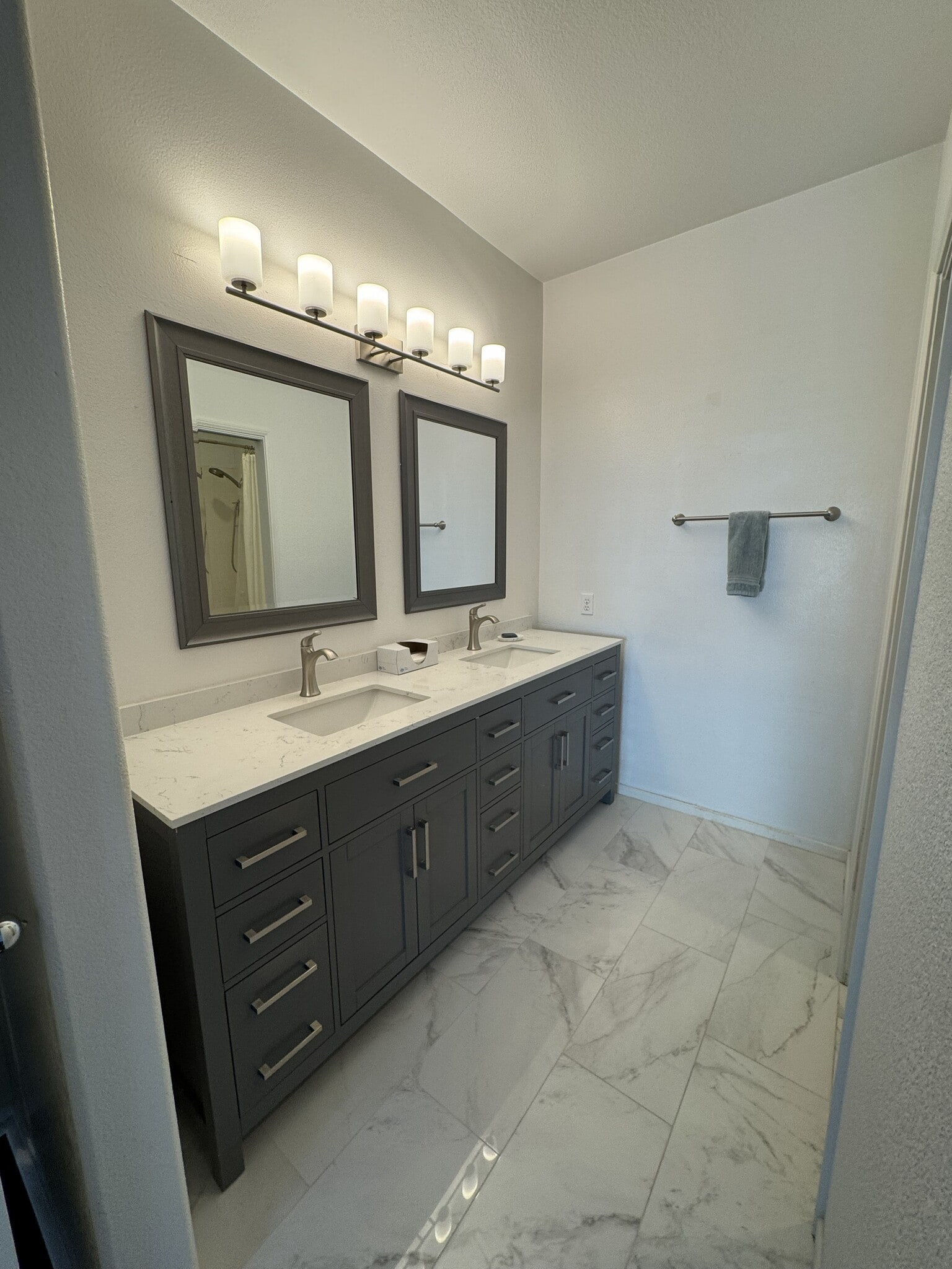 Renovated ensuite bath - 12646 Springbrook Dr