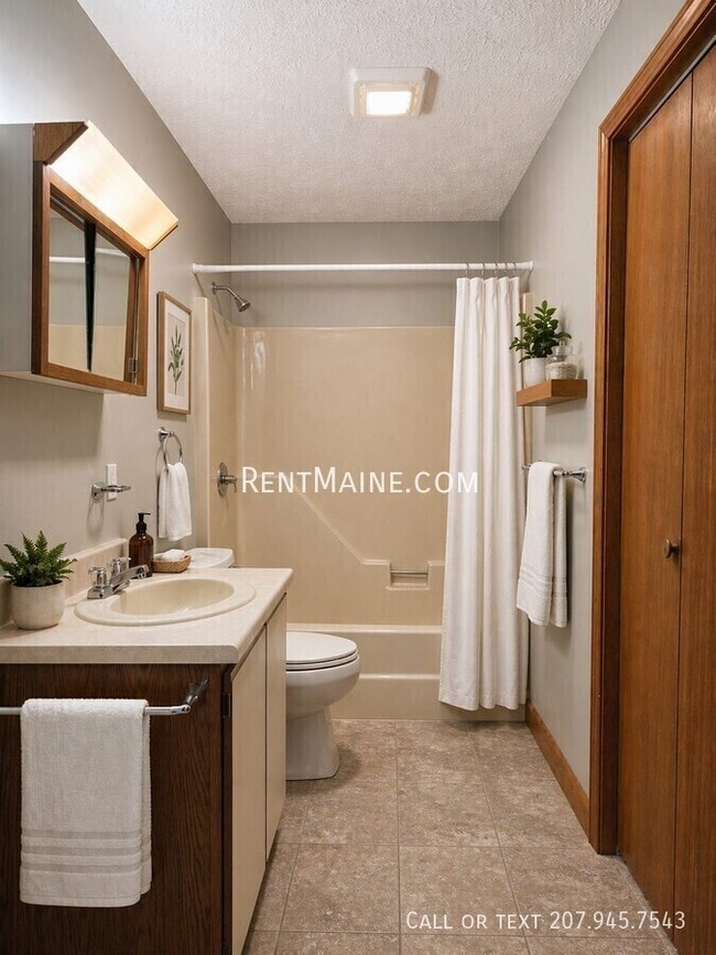 Building Photo - 10 Hartley St