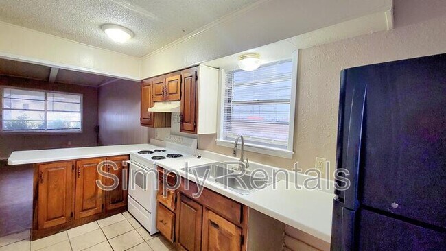 Building Photo - 400 Bill Bradford Rd