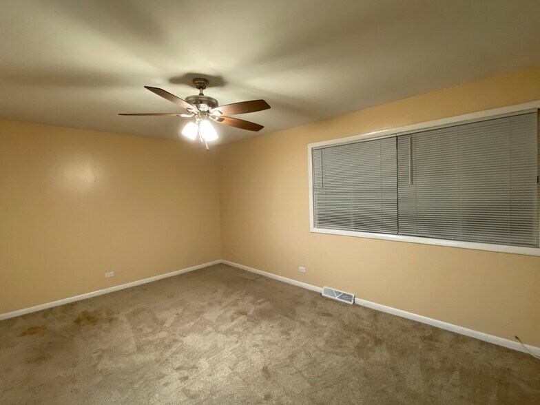 Building Photo - 519 Racine Ln