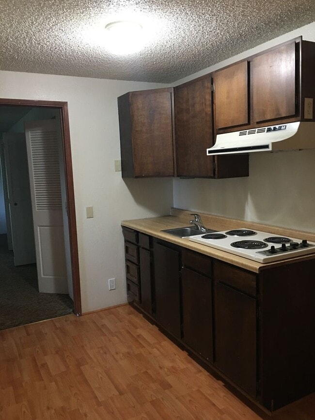 Building Photo - ch/lo06