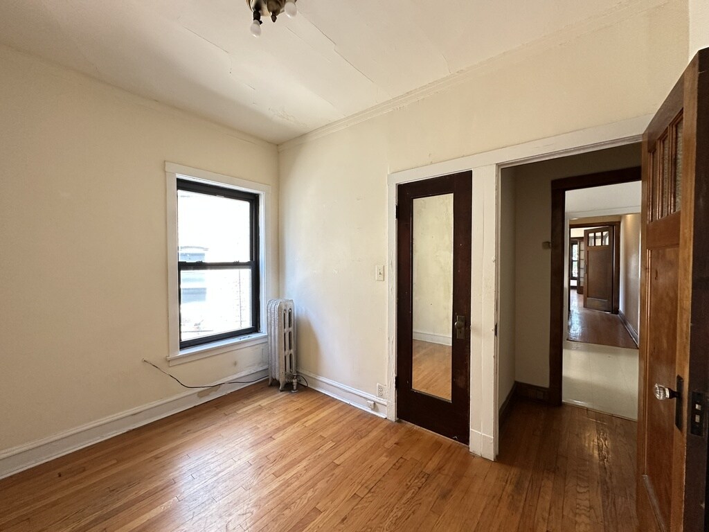 Building Photo - 2434 N Sawyer Ave