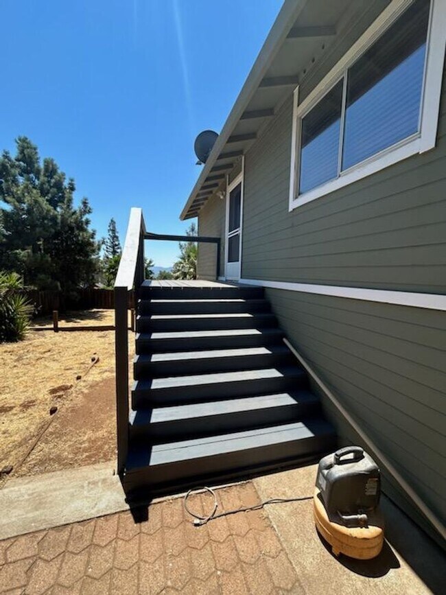 Building Photo - 19141ravenhillroad.is4lease.com